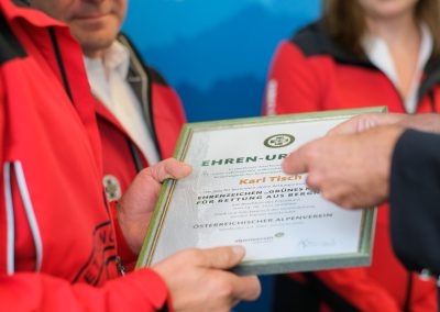 Drei Bergretter vom Alpenverein mit Grünem Kreuz ausgezeichnet 1