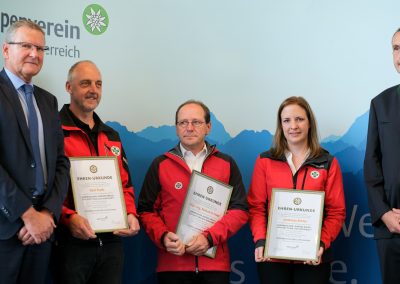 Drei Bergretter vom Alpenverein mit Grünem Kreuz ausgezeichnet 4